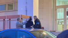 To je on! Policisté vyslechli mladíka, který měl zabít učitele