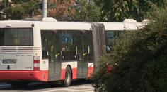 Autobusy čeká nový systém nastupování. Ideální pro černé pasažéry, tvrdí kritici