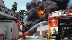 Muž chtěl ukrást ředidlo za tři tisíce. Způsobil požár se škodou 157 milionů