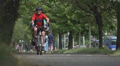 Mnoho cyklistů porušuje silniční pravidla. Policie to většinou řeší domluvou