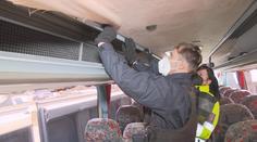 Celníci zadrželi autobus z Ukrajiny, byl plný neproclených cigaret