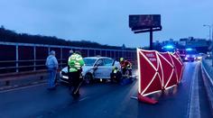 U Barrandova zkolabovala doprava. Při vážné nehodě se zranila seniorka