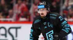 Posledním semifinalistou extraligy jsou Karlovy Vary. Jediným gólem rozhodl Černoch