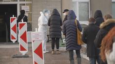 Vláda projedná zkrácení karantény. Omikron jinak prý ochromí ekonomiku