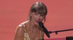 Fanoušci Taylor Swift spekulují. Zpěvačka se možná bude za pár dní vdávat