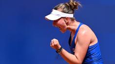 Krejčíková zahájila přípravu na Wimbledon vítězně, Siniaková padla