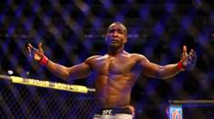 Hvězda UFC se vrátila k práci číšníka. Nemá s kým zápasit a musí platit účty
