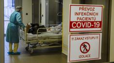 Na zastavení další vlny covidu je pozdě, varuje expert. Ministerstvo svolalo tiskovou konferenci
