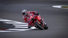 Bastianini poprvé ovládl sprint MotoGP. Lídr šampionátu měl na Silverstonu pád