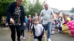 Tony (5) kvůli týrání přišel o nohy. Zachráncům věnoval krásné gesto