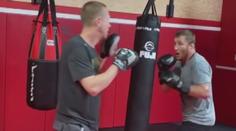 Dva se perou, třetí se směje! McGregor si znovu rýpl do Chabiba