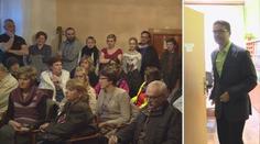 Rodiče se zastávají vyhozené učitelky: "Ať jde ředitel," žádali
