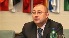 Exministr Barták odmítl obvinění z korupce. Vy mu věříte?