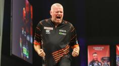Grand Slam nabídl úžasná dramata, nečekaně postupuje i van Barneveld
