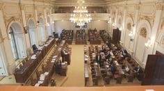 Poslanci schválili prodloužení nouzového stavu. Jednali o něm devět hodin