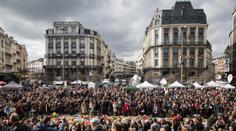Smutné výročí v Belgii: Oběti útoku teroristů uctí "minutou hluku"