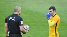 Přijde trest? Sudí ze zápasu Pardubic proti Spartě mají neplánované volno