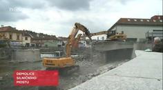 Symfonie pro tři bagry: Takhle bourali most v Třebíči. VIDEO