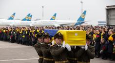 Ostatky Ukrajinců převezli domů, čekali na ně jejich nejbližší