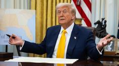Trump uvalil další vysoká cla. Týkají se všech automobilů dovezených do USA