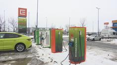 Prahu čekají kvůli elektrickým taxíkům změny. Přibydou dobíjecí stanice