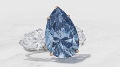 Modrý diamant se vydražil za rekordní sumu. Sběratel nabídl více než miliardu