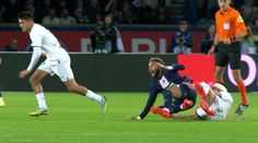Brutální faul na Neymara. Brazilská hvězda jen zázrakem vyvázla bez zranění