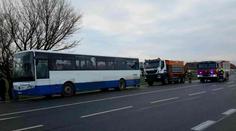 Šest zraněných při srážce aut u Zámrsku. Boural i autobus