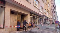 Máte smůlu, přijďte za dvě hodiny. Vchod do dětského klubu dělníci zalili asfaltem