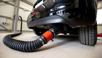 Která auta v Česku vypouštějí nejméně CO₂? Škodovky jsou až desáté