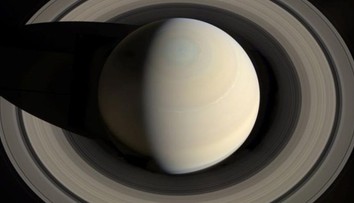 NASA zveřejnila zvuky ze Saturnu: Komunikace alienů, nebo vlny?