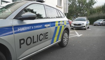 Dvojice měla před dětmi v ostravské MHD napadnout revizory. Policie pár obvinila