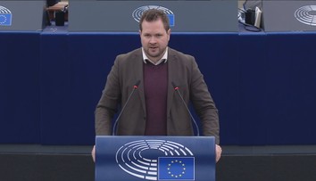 Dánský europoslanec poslal sprostý vzkaz Trumpovi. Létaly i další nadávky