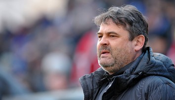 "Prasata z vedení, vzdejte se velení." Stadion Sigmy oblepili kritickými plakáty