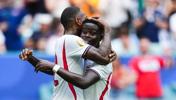 Francie–Anglie ON-LINE: To je demolice! Albion vede už 4:0, Saka dvakrát skóroval
