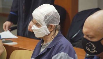 Známého bil popelníkem po hlavě a škrtil. Se soudem uzavřel dohodu