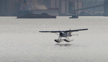 Výlet skončil katastrofou. Při pádu hydroplánu zemřelo šest lidí