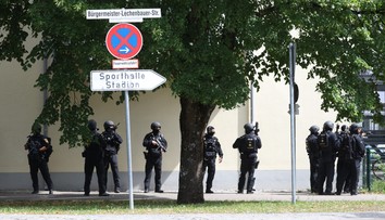 Velký zásah na bavorské střední škole. Na místě je několik zraněných