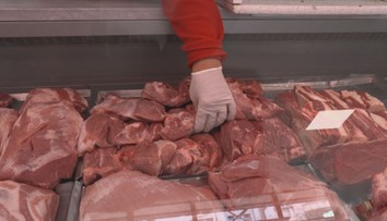 Ceny základních potravin jdou opět nahoru. Je to masakr, hodnotí prodavačka