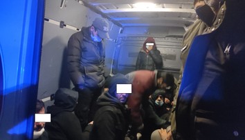Policie objevila další migranty. V dodávce se mačkaly desítky uprchlíků