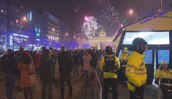 Češi lační po silvestrovských večírcích, restauratéři se obávají zákazů