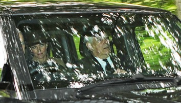 Tlak na královskou rodinu sílí. Karlův bratr může přijít o další pocty