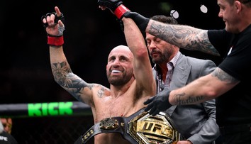 Volkanovski obhájil titul v UFC. Jeho soupeř si zlomil obě nohy