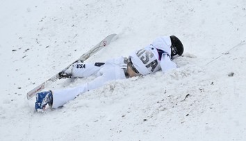 Spadla v semifinále, ale nevzdala to. Američanka vybojovala bronz celá pomlácená