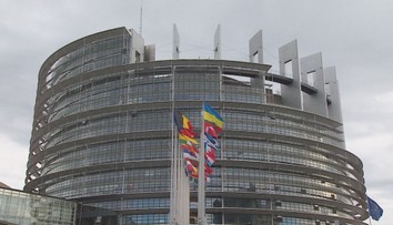 Právo na opravu a konec kazítek. Začala poslední schůze nynějších europoslanců
