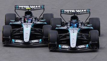 Napětí mezi jezdci Mercedesu, vytlačovali se. Sprint nakonec pro Russella