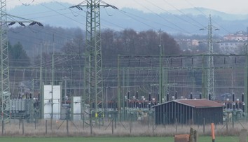 Elektřina příští rok zlevní, lidé ušetří. Plyn ale naopak zdraží