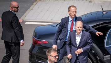 Trapas pro ochranku německého kancléře: Scholze objal zdrogovaný muž