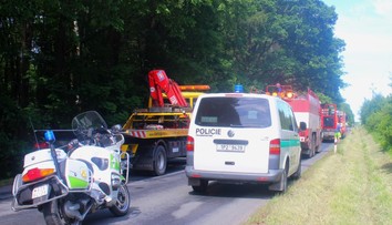 Bahna začala tragicky: Dodávka smetla auto, spolujezdec nepřežil!