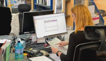 Češi v kancelářích pracují méně hodin než dřív. Jejich výsledky jsou ale lepší